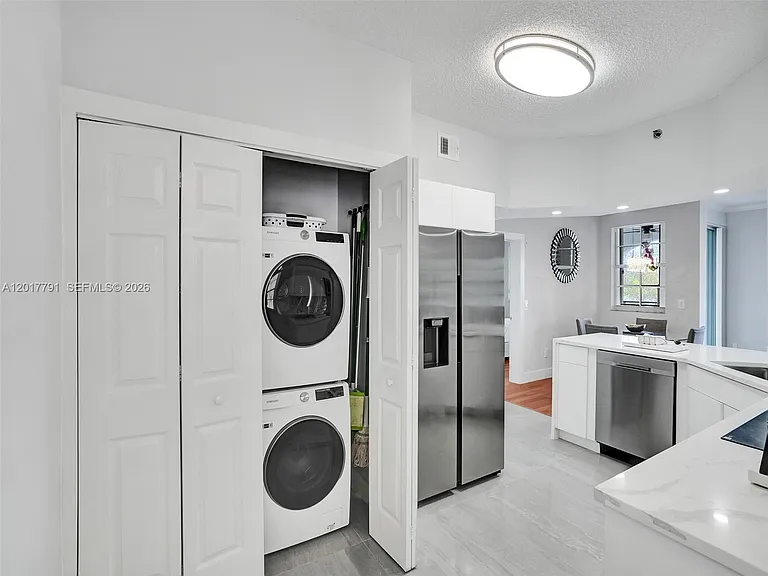 3245 NE 184th St #13305 — Photo 8