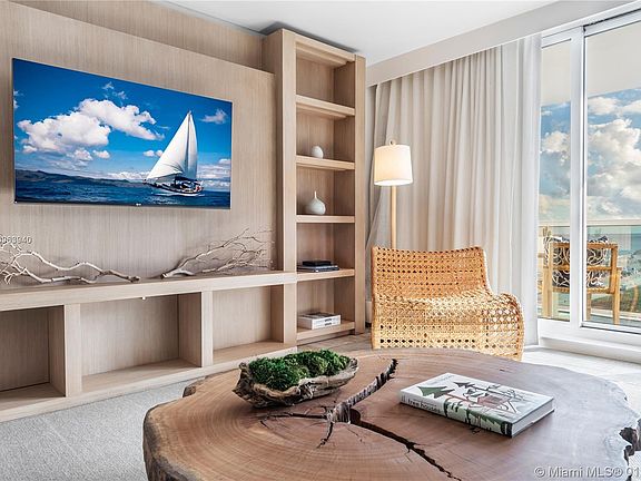 4th image of 102 24th St APT 1418
