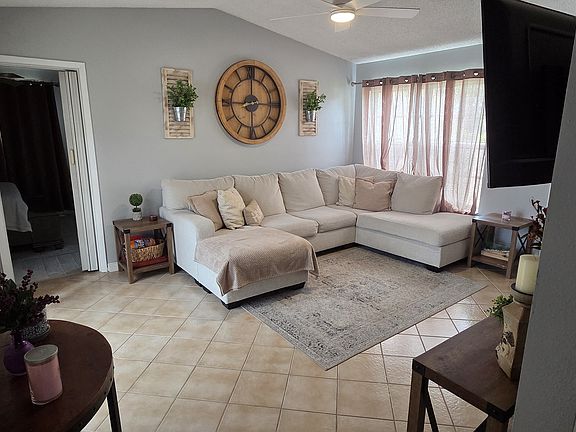 2nd image of 1465 Malibu Cir NE APT 106