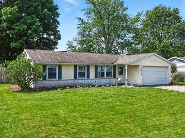 1428 Berwick Ln, New Haven, IN 46774