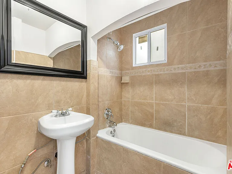 1293 S Sycamore Ave — Photo 19
