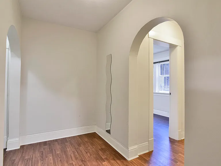 935 Jervis St #18 — Photo 5