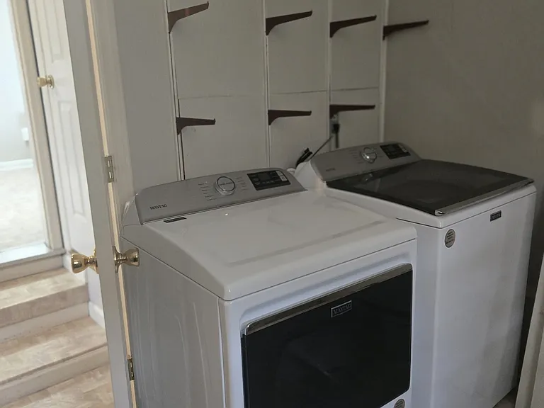 2439 Dartmouth Dr — Photo 16