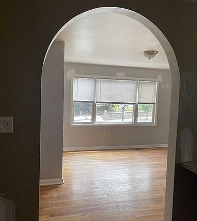 4th image of 41 Bayliss St #1