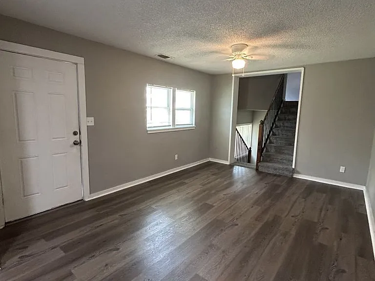1116 S Elm St — Photo 2