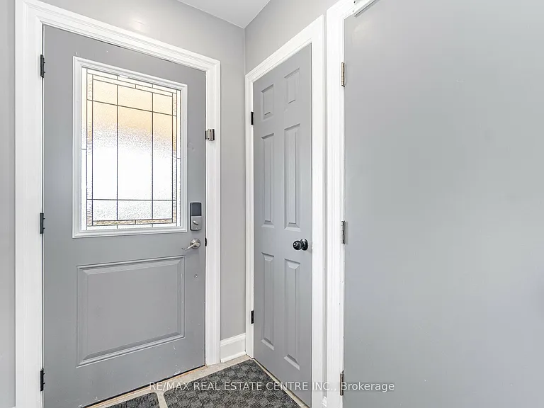 102 Wilson Rd S #UPPER LEVEL — Photo 4
