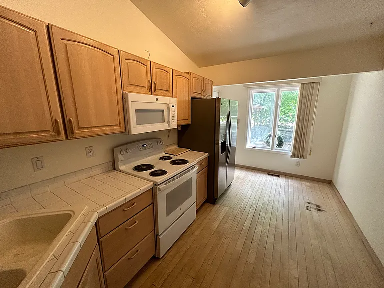 1135 E Saginaw St #1137 — Photo 25