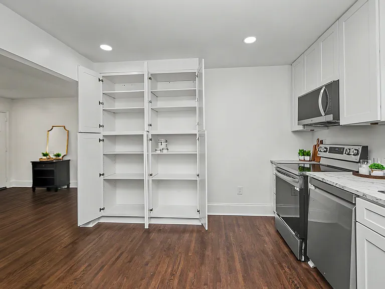 2200 Eastway Dr — Photo 15