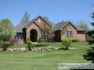 10536 Jayne Valley Ln, Fenton, MI 48430