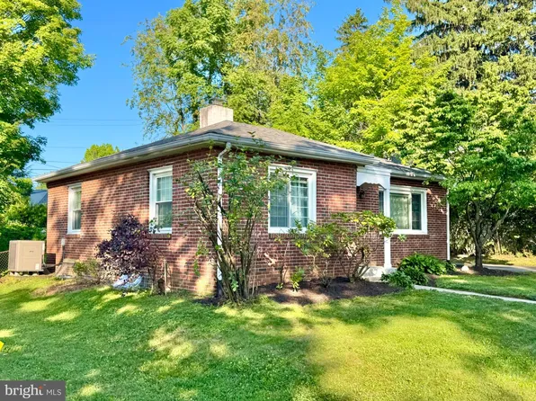 1167 Oneida St, State College, PA 16801