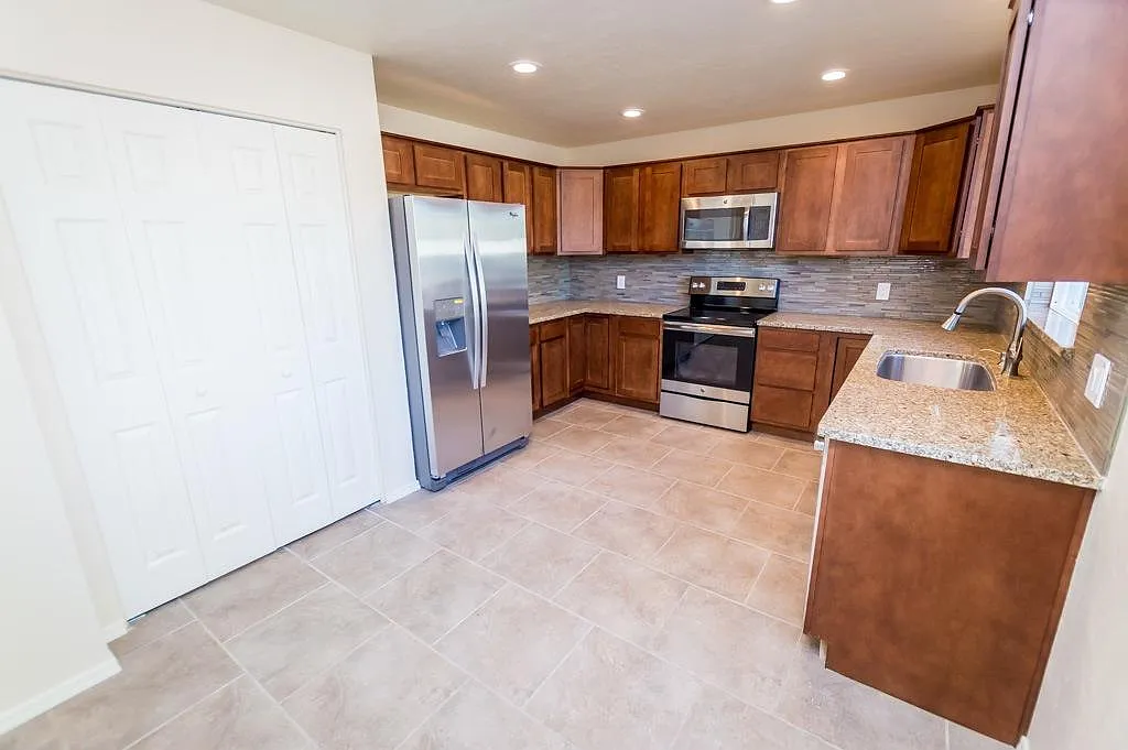 2 bed, 1322 sqft, $1,450 — Photo 4
