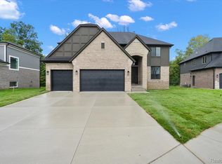 50419 Arcadia Dr, Macomb, MI 48042