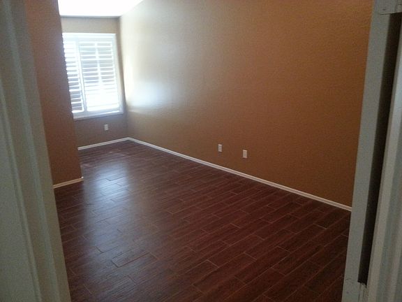 4th image of 2224 E Clubhouse Dr