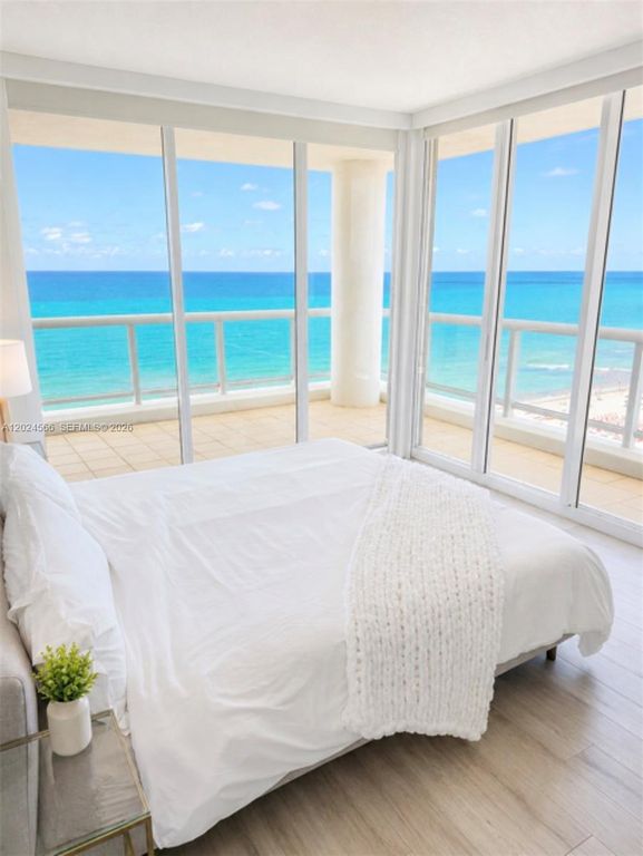 Apartment in Miami Beach, Miami-Dade - More