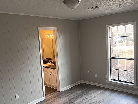 5th image of 60015 Parkview Dr