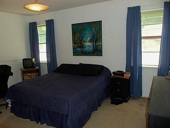 4th image of 6913 Whitman Ave