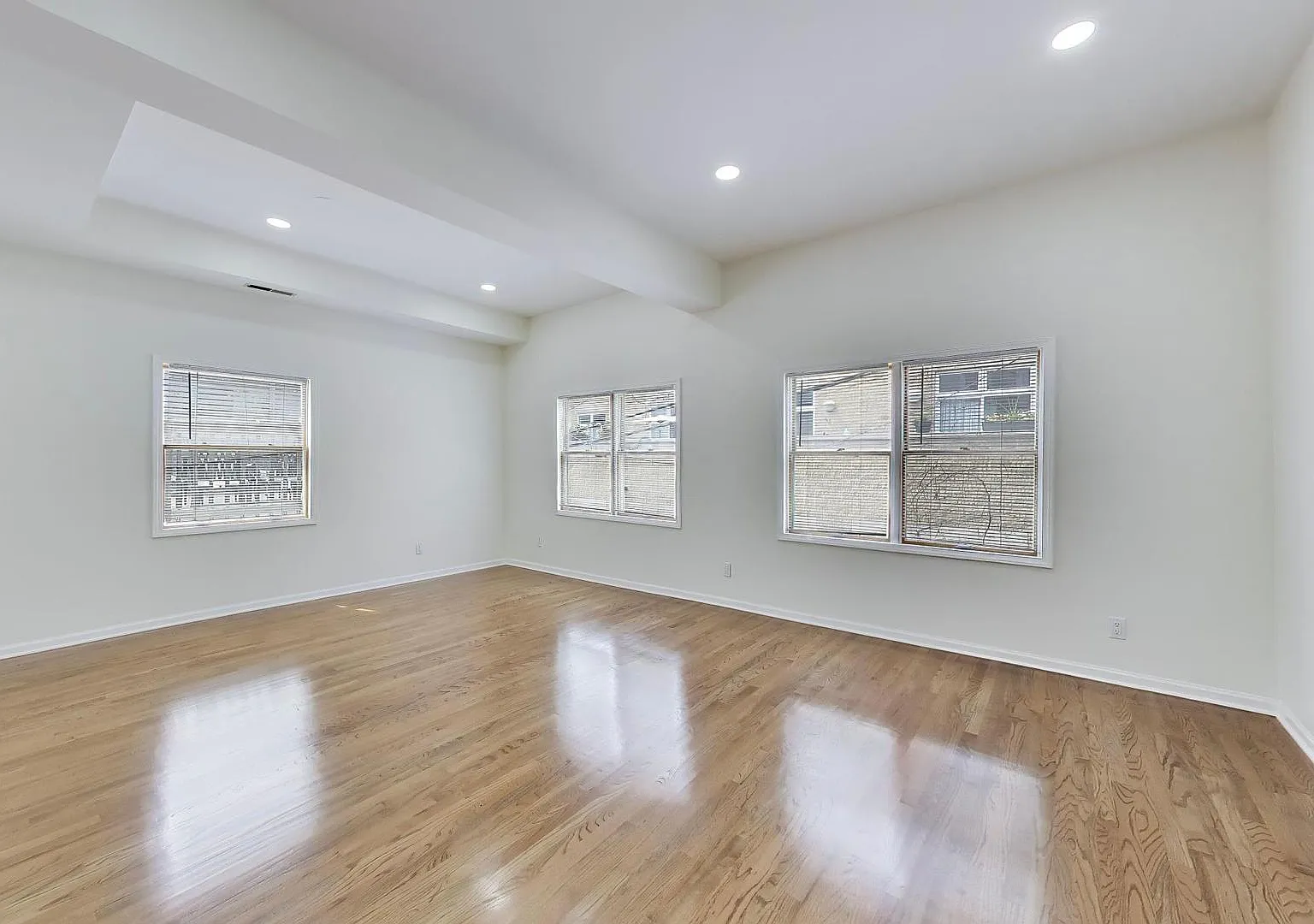 2 bed, 2027 sqft, $4,800 — Photo 2