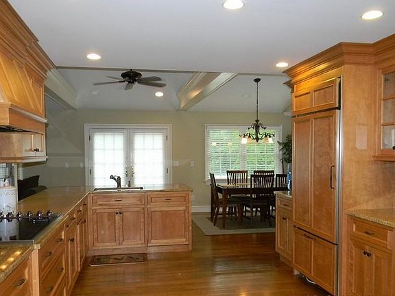 Fabulous Chef's Eat-in Kitchen, View 2