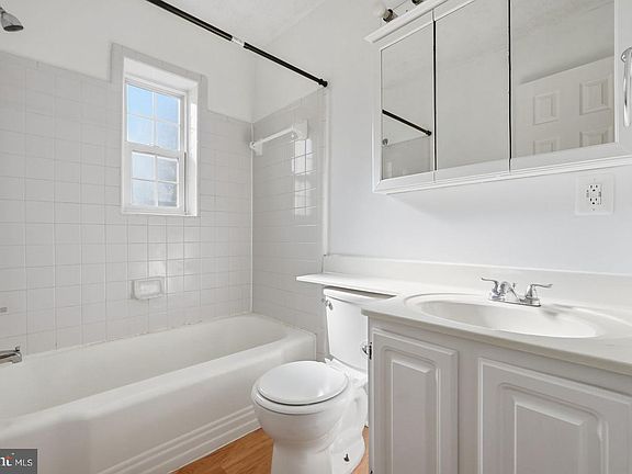 5th image of 2239 Farrington Ave #5-302