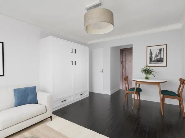 319 West 18th Street image 1 of 4