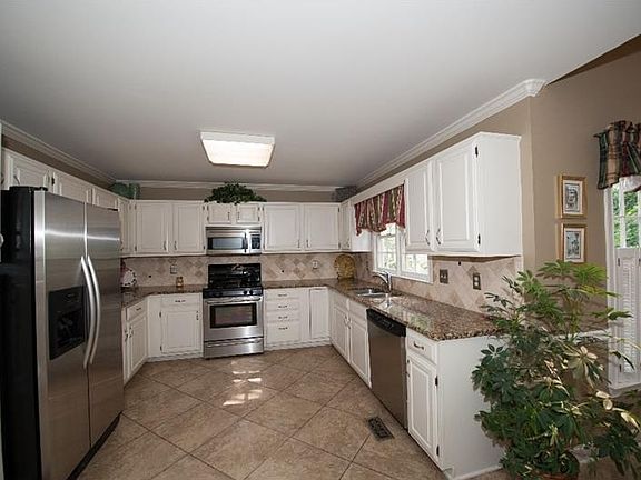 3rd image of 641 Trailwood Ln