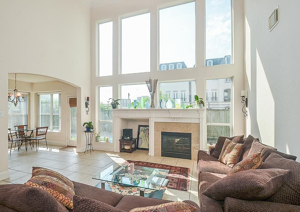 1st image of 11103 Sherwood Garden Dr