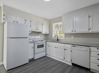 7252 Ainsley St, Fayetteville, NC 28314