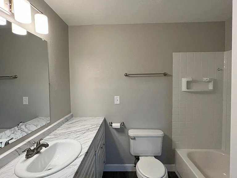 4116 Market St NE — Photo 16