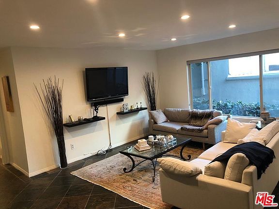 2nd image of 960 Larrabee St APT 106