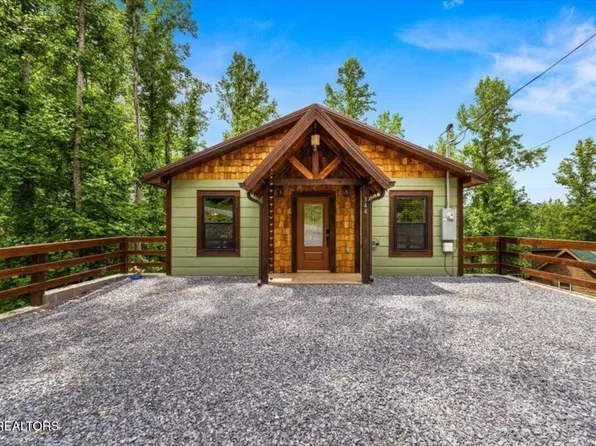 344 Silverbell Hgts Ln, Gatlinburg, TN 37738