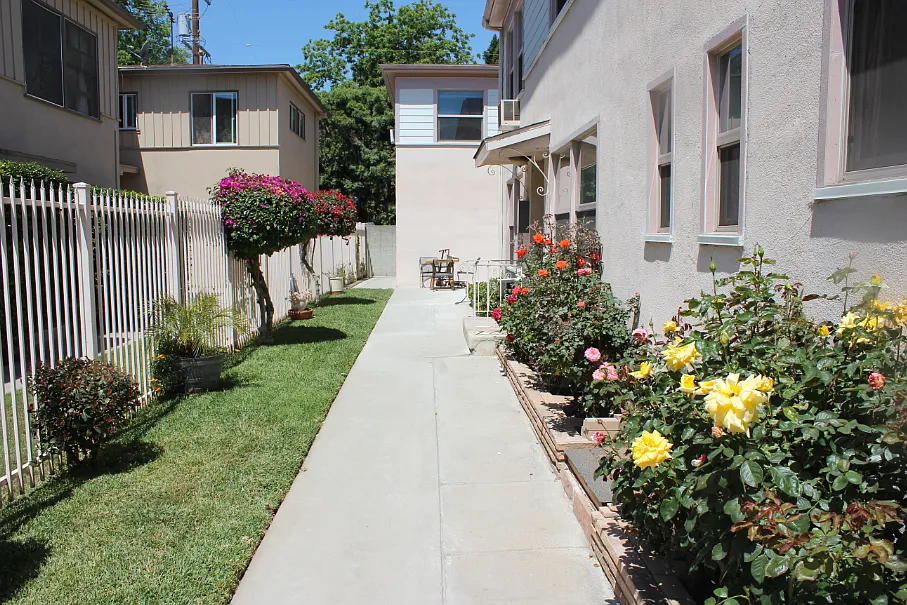 2 bed, 1000 sqft, $2,395 — Photo 3