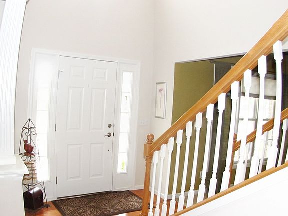 2 story entry with coat closet