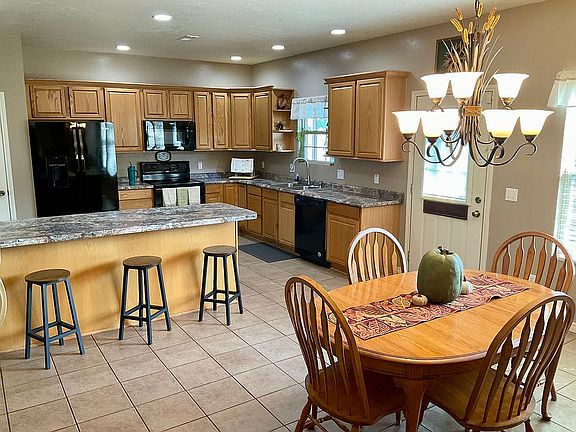 Kitchen/dining