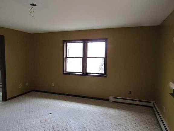 5th image of 926-928 N Quaker Ln