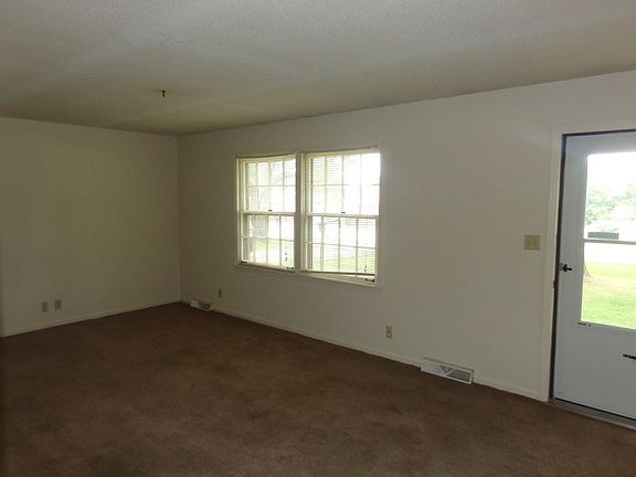 4th image of 312 Chateauroux Dr