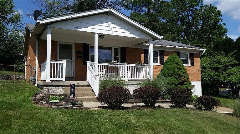 Gorgeous curb appeal. 