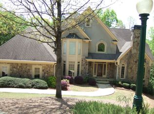 2145 River Cliff Dr, Roswell, GA 30076