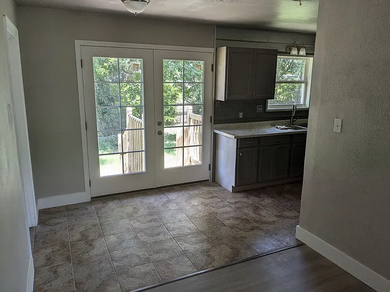 2517 Goliad St — Photo 5