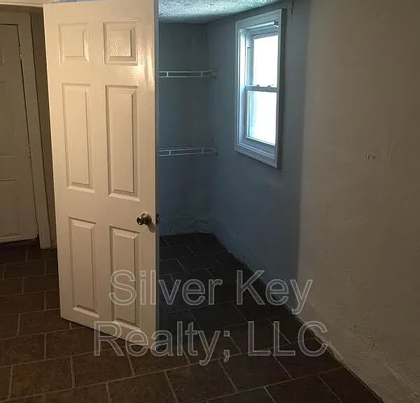 107 Forrest Ave #7 — Photo 2