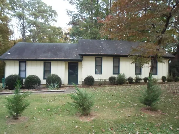 109 Lake Dr, Clayton, NC 27520