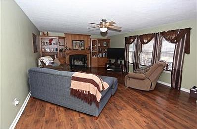 4th image of 880 Stonehenge Way