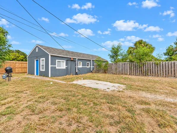 1461 Maryland Dr #B, Corpus Christi, TX 78415