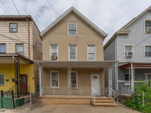 235 Pine St, Elizabeth City, NJ 07206
