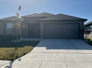 852 Armadillo Dr, Seguin, TX 78155