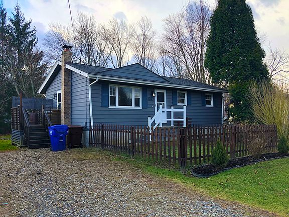 3rd image of 687 Russell St