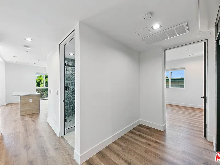 10842 Victory Blvd #201 — Photo 6