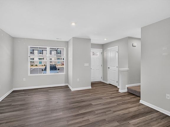 4th image of 772 Carson Cir