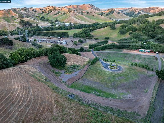 3rd image of 60 Hampton Rd