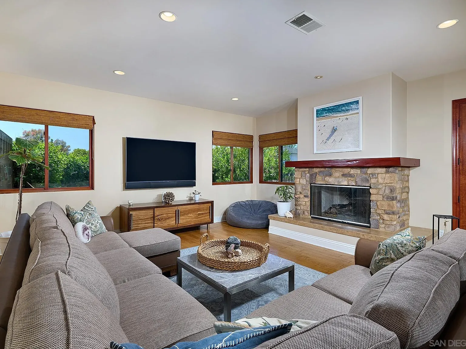 4 bed, 3.0 bath, 3350 sqft, $28,000 — Photo 3