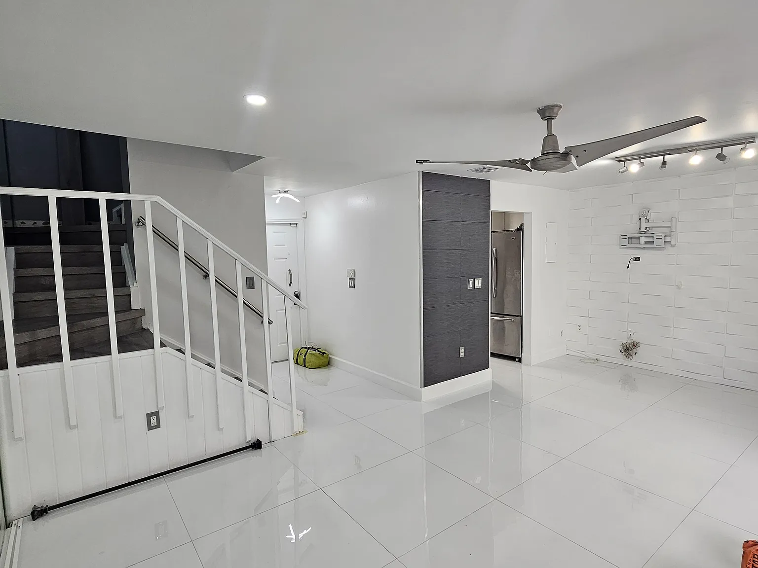 3 bed, 2.5 bath, 1313 sqft, $3,050 — Photo 4